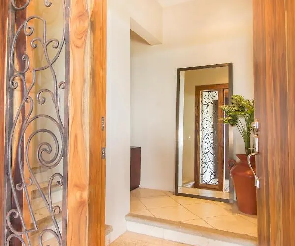 Luxury W/ Views & Infinity Pool: Near Beach! *