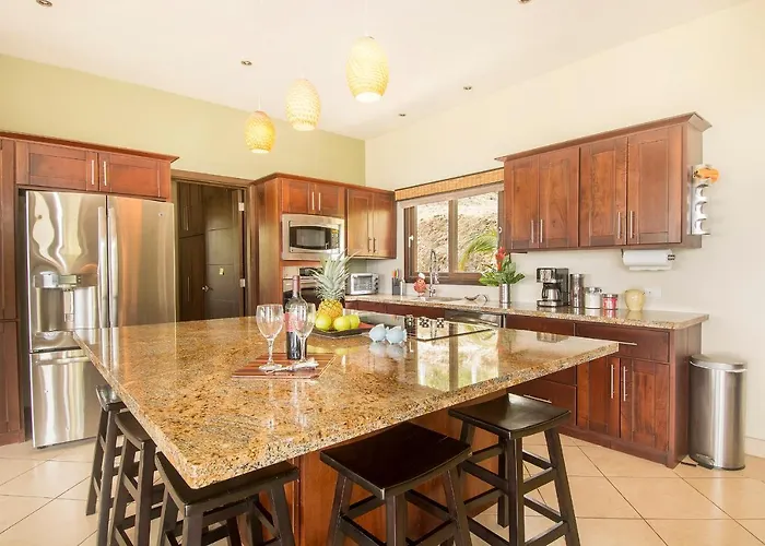 Luxury W/ Views & Infinity Pool: Near Beach!