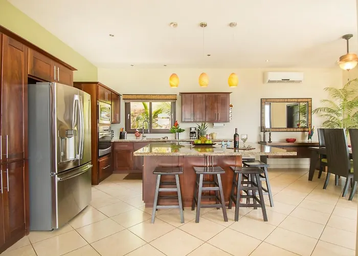 Luxury W/ Views & Infinity Pool: Near Beach!