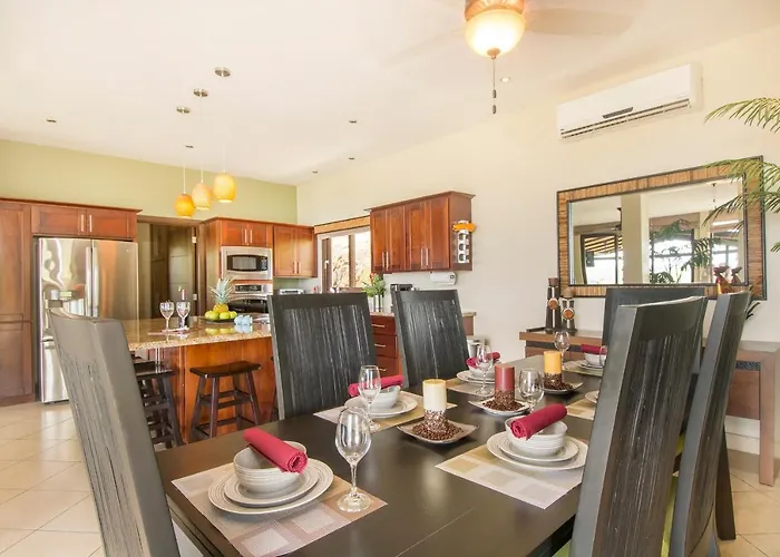 Luxury W/ Views & Infinity Pool: Near Beach! Casa de férias *