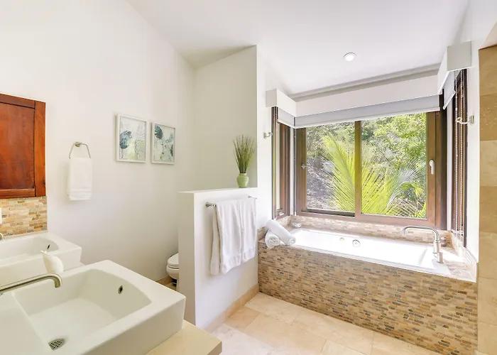 Luxury W/ Views & Infinity Pool: Near Beach!