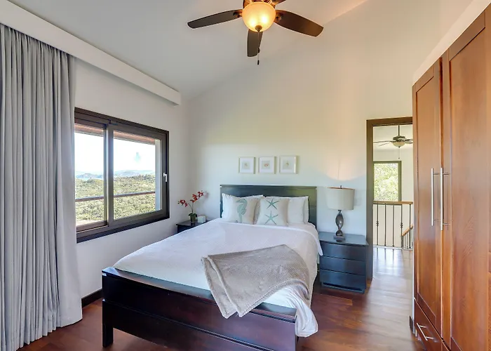 Luxury W/ Views & Infinity Pool: Near Beach! *