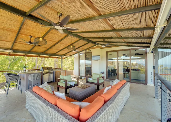 Luxury W/ Views & Infinity Pool: Near Beach! Puerto Viejo (Guanacaste)