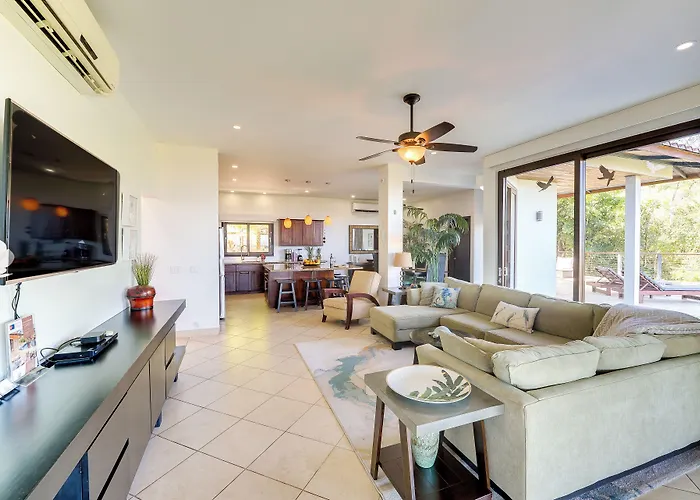 Luxury W/ Views & Infinity Pool: Near Beach! Casa de férias *